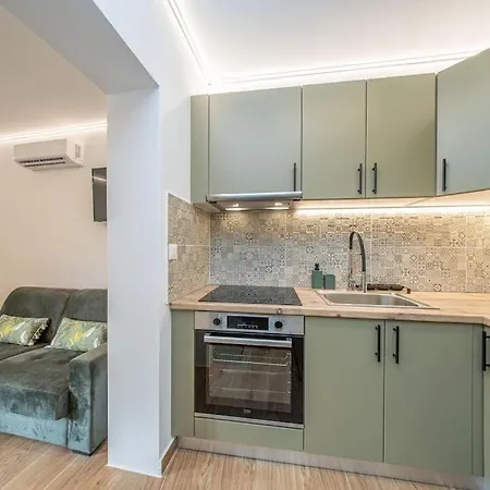 Tzortzatos Tiny Semesterbostad