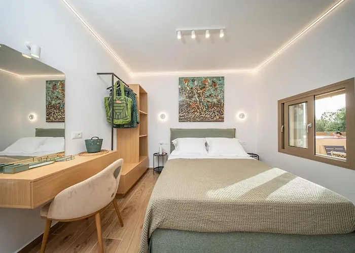 Tzortzatos Tiny * Kourouklata