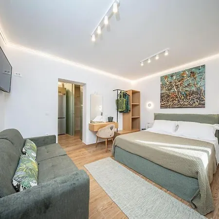 Tzortzatos Tiny * Kourouklata